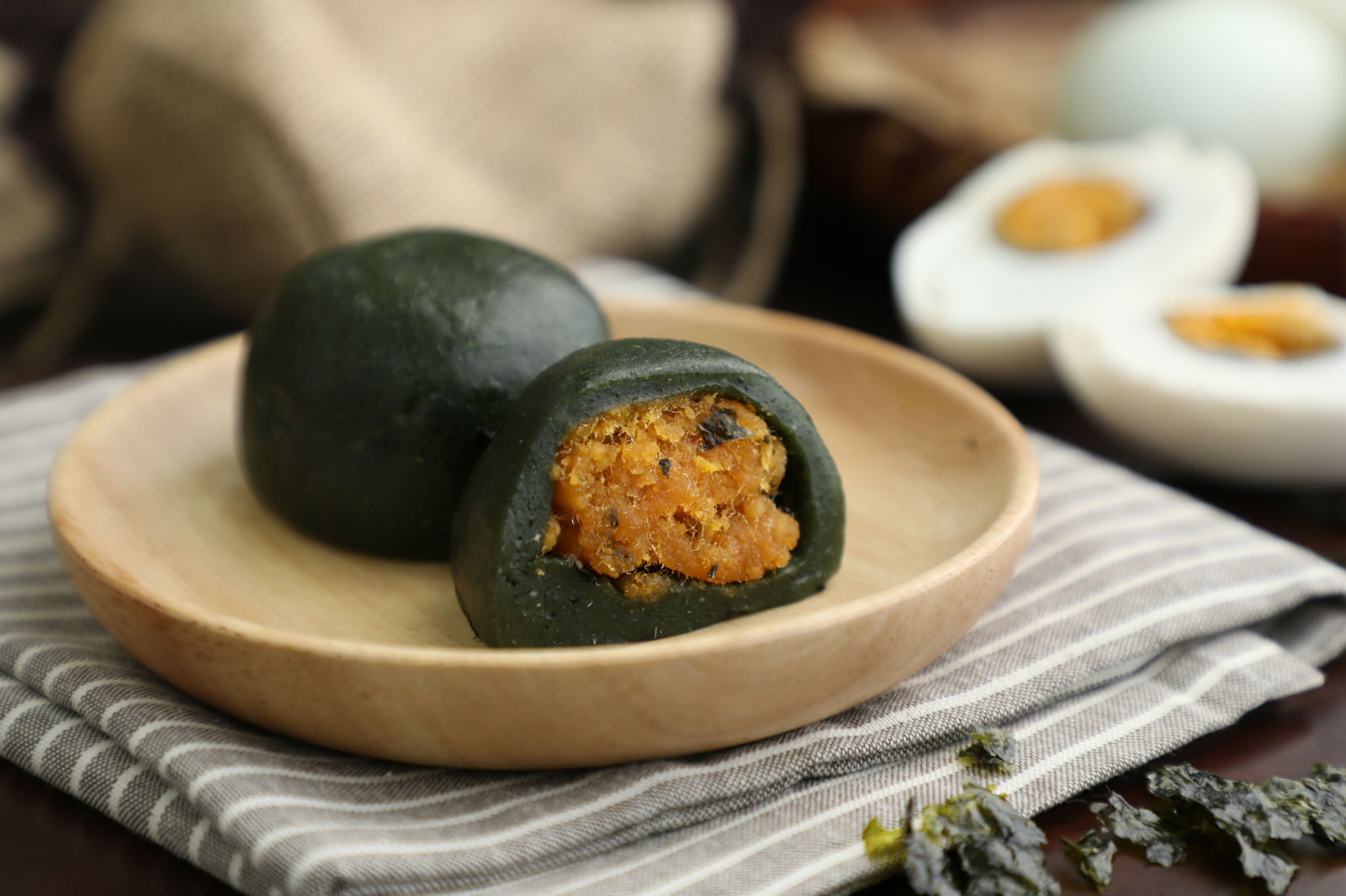 图2：盒马新雅联名款海苔蛋黄肉酥青团_meitu_23